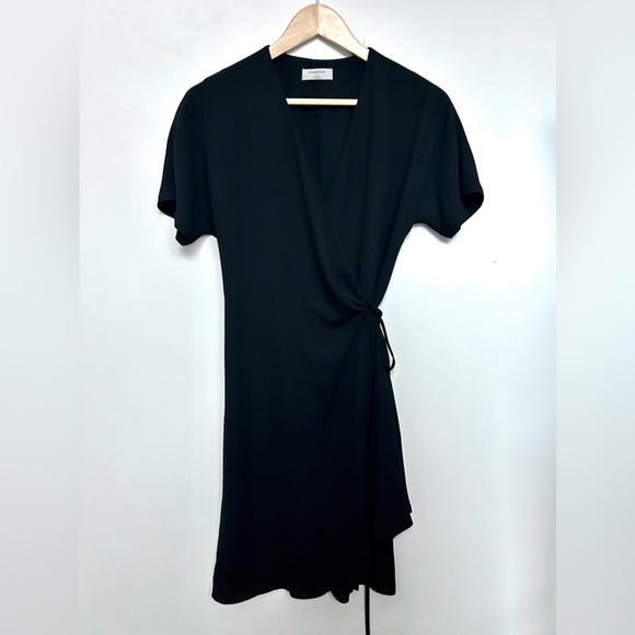 Aritzia Babaton Wallace Dress Short-sleeve wrap black size small - Picture 2 of 8